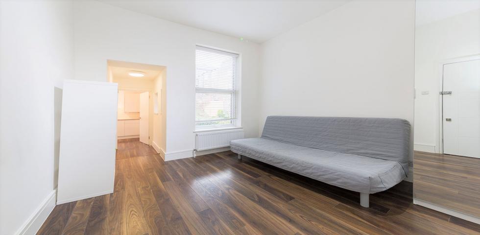 			Studio Apartment, 1 bath, 1 reception Studio			 Kingsgate Road, WEST HAMPSTEAD